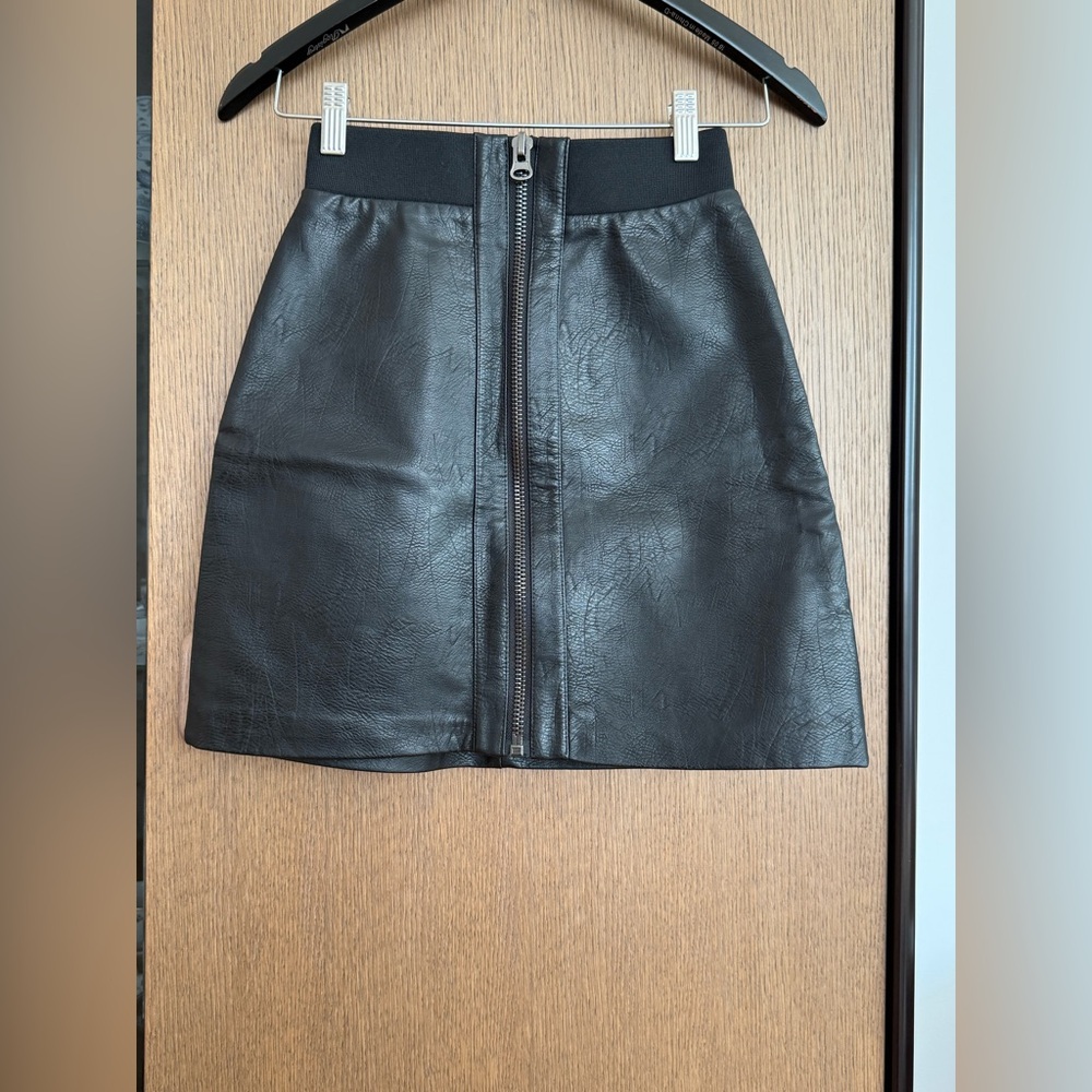 BLACK MINI LEATHER SKIRT